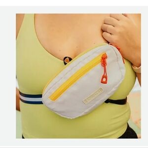 SPRINTS Crossbody Bag in White with Yellow Zipper